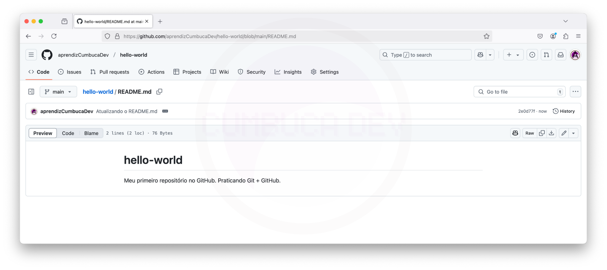 Tela de detalhes do arquivo README. Mostra conteúdo do arquivo README.md do repositório 'hello-world'. O usuário está visualizando a descrição inicial do projeto, que é o primeiro repositório criado na plataforma. O texto indica que o usuário está praticando as ferramentas Git e GitHub.